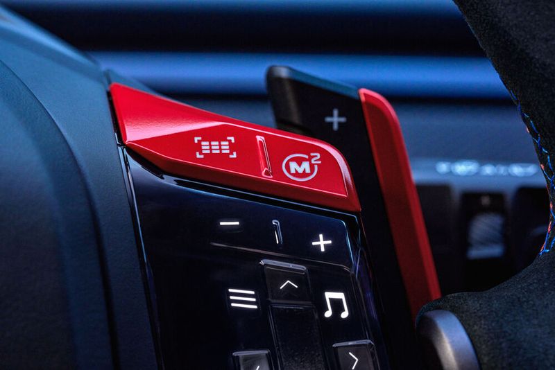 Die „Shortcuts“ für gespeicherte Fahrzeugkonfigurationen gibt es auch im Konzeptfahrzeug. (Bild: Enes Kucevic)