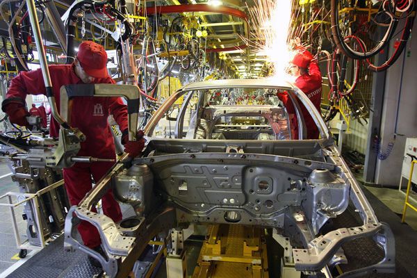 Abbildung 2: Das Kerngeschäft von AVTOTOR ist das Schweißen und Montieren von angelieferten Bausätzen. (Archiv: Vogel Business Media)