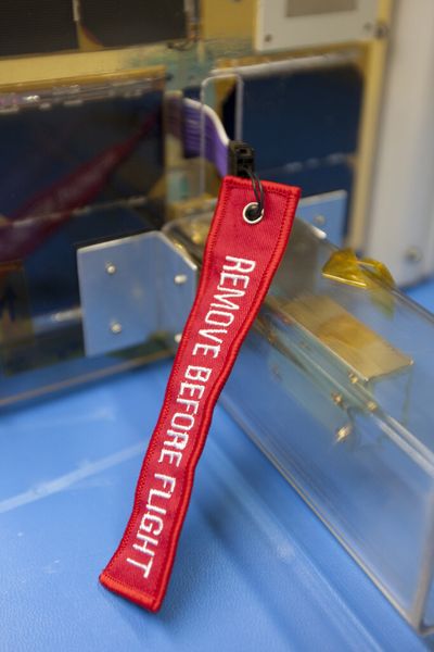 In rund 800 Kilometern Höhe wird TUGSAT-1 mindestens zwei Jahre lang um die Erde Kreisen und wichtige Daten bestimmter Sterne sammeln. (TU Graz/Lunghammer)