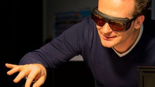 Alexander Bechtold am Laser-Tisch seines Labors im Walter Schottky Institut der TU München (Foto: Andreas Battenberg / TU Muenchen)