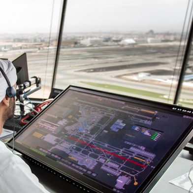Abu Dhabi Airport saved 3,000 tons of CO₂ due to a digital assistance system for air-traffic controllers in the tower. (Source: Frequentis)