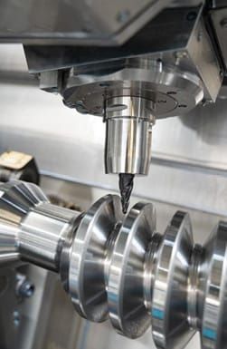 (Bearbeitungsprozess: „Uns hat die Performance sehr begeistert, also was die Maschine an Zerspanungsleistung kann. Und dass man in Punkto Genauigkeit keine Abstriche machen muss.“ – Marko Kost, Teamleiter Technical Support, Auma Drives. Bild: WFL)