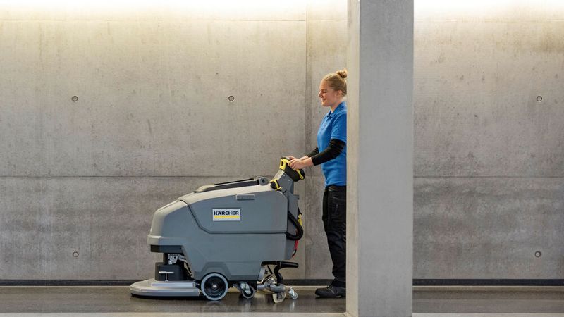 Das neue Gerät klassifiziert Kärcher als ein preisgünstiges Einsteigermodell für kleine bis mittlere Flächen.(Bild:  Kärcher)