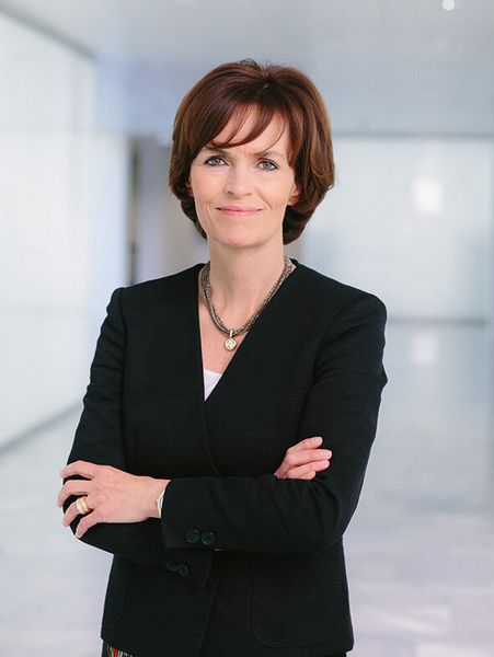 „Mit einem Book-to-Bill-Verhältnis 'größer eins' haben wir eine gute Grundlage für das bereits begonnene neue Geschäftsjahr 15/16 geschaffen“, sagt Dr. Nicola Leibinger-Kammüller, Vorsitzende der Trumpf-Geschäftsführung. (Bild: Trumpf)
