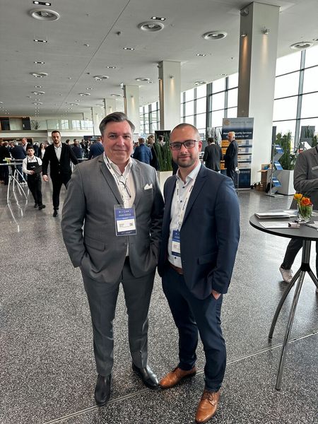 Dalibor Milijic und Oliver Stahl (Nuvias) gehen den Tag ganz gechillt an. (Bild: Vogel IT-Medien)