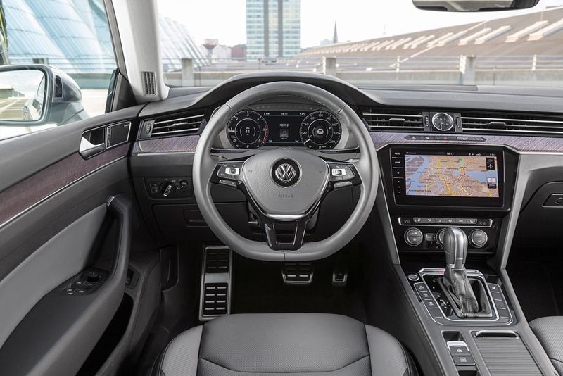 Nobel eingerichtet: Im Innenraum hat der Fahrer allen Grund, sich wohl zu fühlen.  (VW)