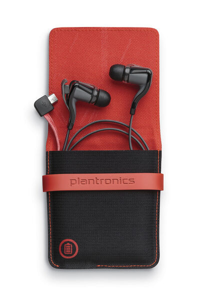 Plantronics bietet das Headset Back Beat Go2 im Bundle mit einer Lade- und Aufbewahrungstasche an, die sich nicht nur zum Transport eignet, sondern dank Akku-Funktion auch den Audiogenuss um bis zu zehn Stunden verlängern kann. (Bild: Plantronics)