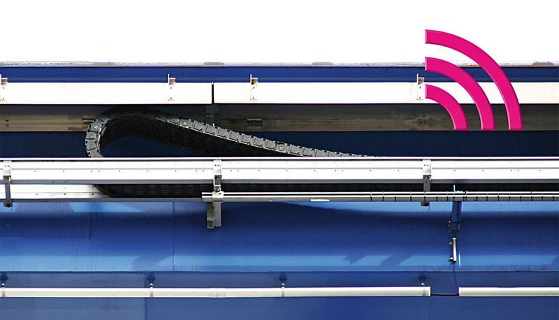 Wartungsfreie Gleitlager und ein intelligenter Verschleißsensor sollen bei dieser Rollenkette für Kran- und Portalanlagen für eine höhere Lebensdauer sorgen.  (Igus)