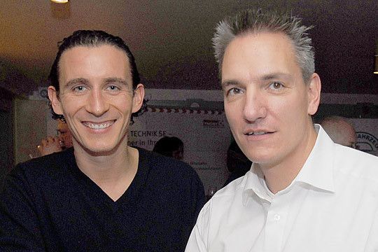 ... viel geredet, im Bild Carlo Jesse von Auto-Jesse in Ibbenbüren und »kfz-betrieb«-Chefredakteur Wolfgang Michel, ... (Archiv: Vogel Business Media)