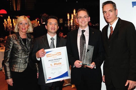 Auf zur dritten Gratulationsrunde mit Sieger Jochen Schandert. (Archiv: Vogel Business Media)