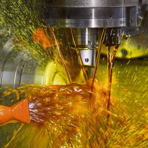 Tschida verwendet als Kühlschmierstoff reines Pflanzenöl, um die Umwelt zu schonen.(Bild:  Starrag/Ralf Baumgarten)