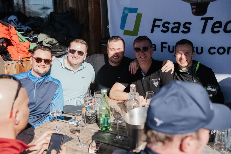 Diese Herren genossen das schöne Wetter: (v. l.) D. Iwaniuk (Fsas), S. Lorenz (H&G), J. Berger und M. Homscheid (beide Fsas) mit M. Otte (Green IT) (Bild: Manuel Emme Fotografie)