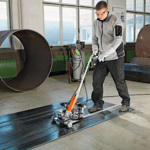 BHBML heißt das handgeführte Schleifsystem Grit by Fein für die kraftschonende, präzise Oberflächenbearbeitung langer Werkstücke, das auf der Blechexpo 2017 zu sehen sein wird.