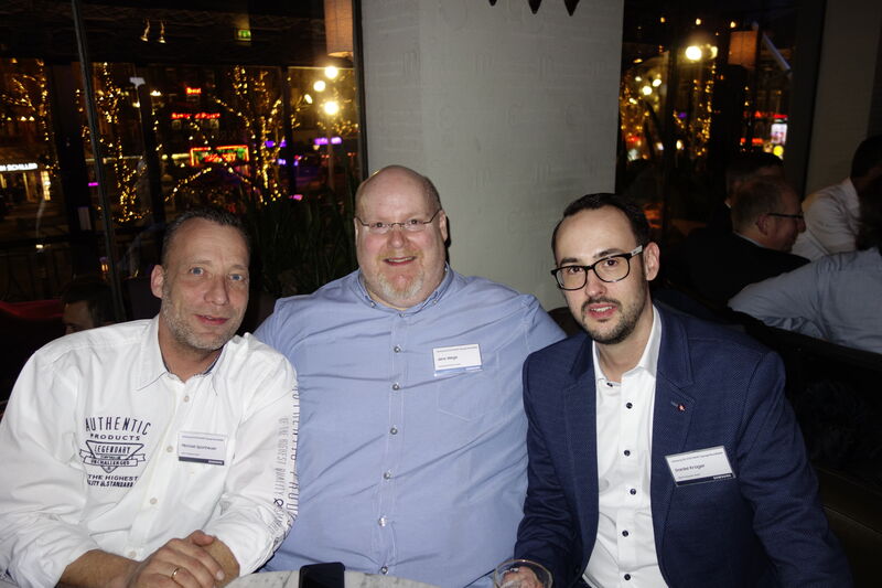 Jens Wege, Samsung, mit (l.) Michael Sponheuer und Daniel Krüger, Delo. (Bild: IT-BUSINESS)