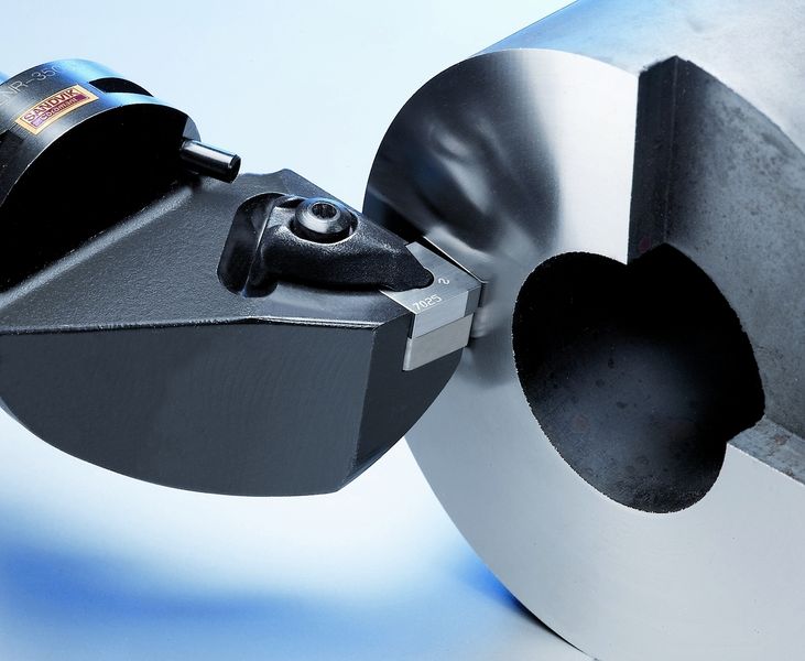 Bild 3: Einsatzgehärtete Stähle bis 65 HRC können mit der CBN-Sorte bearbeitet werden. Bilder: Sandvik Coromant (Archiv: Vogel Business Media)