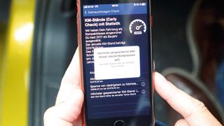 Quasi erfolgreich manipuliert: Das System „My Carly“ kann bei dem Golf keine Auffälligkeiten feststellen. Die angezeigten 52.378 Kilometer erkennt es als plausibel an. (Bild: Dominsky/»kfz-betrieb«)