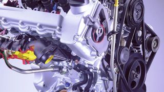 Lang erforscht, entwickelt, verbessert: der Verbrennungsmotor. Doch die Zeit für die Technologie scheint weltweit abzulaufen. (Foto: Daimler)