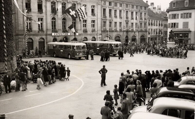 Place Pestalozzi: Am 30. September 1953 wurde der Gyrobusbetrieb von Yverdon offiziell eröffnet (Bild: Stadtarchiv Yverdon-les-Bains)