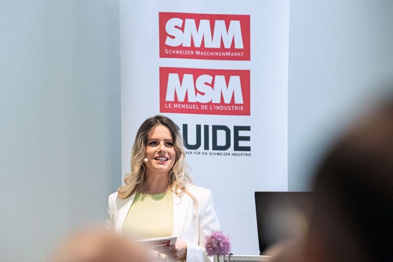 Abetare Yaves, Head of Marketing & Sales bei der Vogel Communications Group Schweiz moderierte den ersten Tag der SMM Technologietage. (Bild: Thomas Entzeroth)