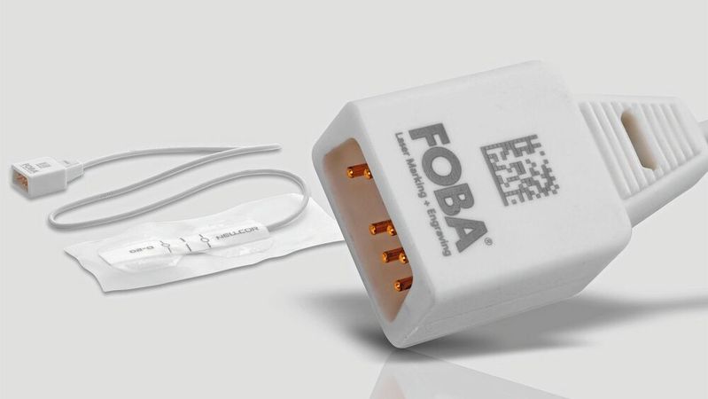 Laserbeschrifteter Stecker für die Medizintechnik(Bild:  Foba Laser Marking + Engraving)