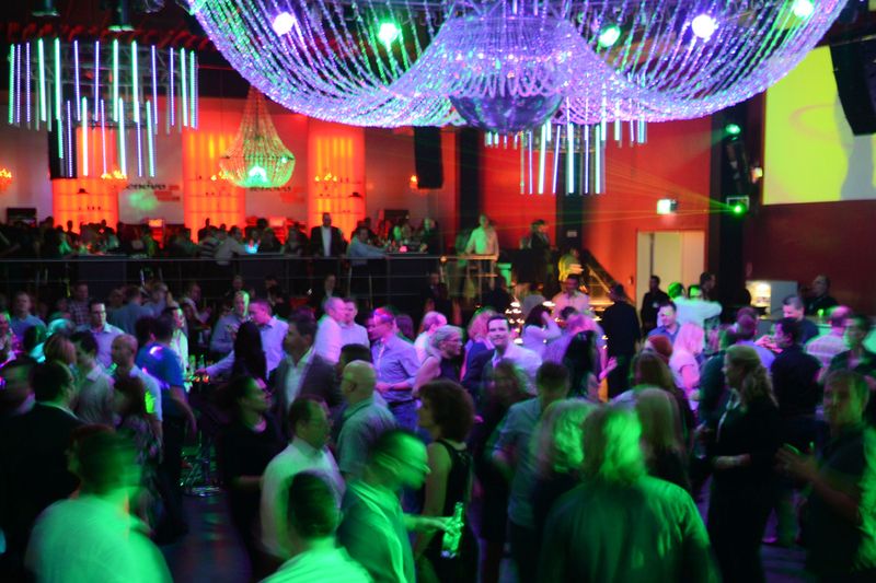 Gegen Mitternacht drängten sich die Gäste auf der Tanzfläche. (Bild: IT-BUSINESS)