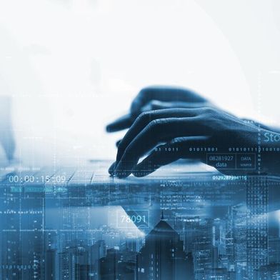 Besonders, wenn es schnell gehen muss, gehen Unternehmen manchmal  Kompromisse ein, die mit Risiken verbunden sind. (Bild: © tippapatt - stock.adobe.com)