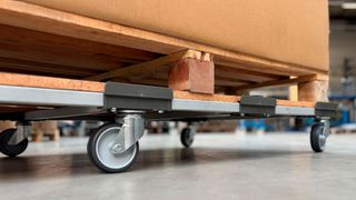 Torwegges neuer Vario-Trolley ermöglicht die mühelose Beförderung von Lasten bis zu 250 Kilogramm – und er ist konfigurierbar. (Bild: Towegge)