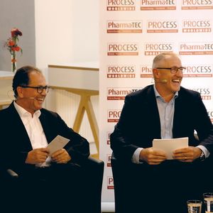 Gelöste Stimmung: Dr. Eckhard Roos (Festo), (links) und Gerd Kielburger (PROCESS)(Bild:  Ernhofer)