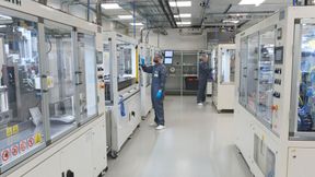 Halbautomatische Fertigungslinie für industrienahe Pouch-Zellen im Trockenraum des Fraunhofer ISE im Zentrum für Elektrische Energiespeicher. (Bild: Fraunhofer ISE)