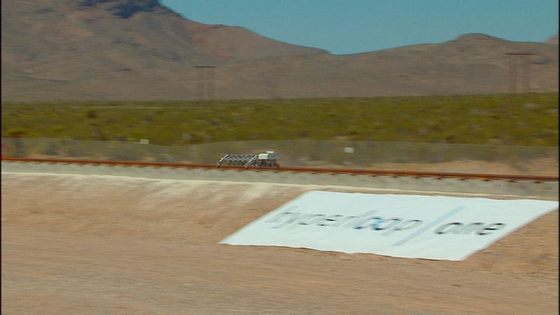 Mithilfe eines Linearmotors beschleunigte das kleine Stahlgestell in 1,1 Sekunden von 0 km/h auf 100 km/h. (Hyperloop Technologies)