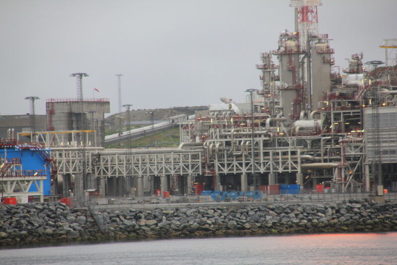 Die Gasanlage bedeckt fast die ganze Insel Melcøya. (Bild: Schäfer)