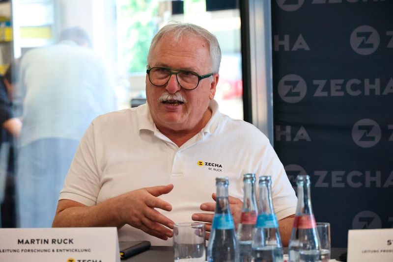 Martin Ruck, Leiter Forschung und Entwicklung bei Zecha, gibt unter anderem Einblicke in die Bearbeitung hochharter und spröder Werkstoffe. (Bild: Maschinenmarkt/rw)