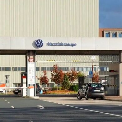 Dunkle Zukunft! Bei der letzten außerordentlichen Betriebsversammlung aufgrund der Sparpläne der VW-Entscheider, kam heraus, dass man noch nicht weiß, was nach 2030 im Werk Hannover wirtschalftlich hergestellt werden kann ... (Bild: F. Schreiber)