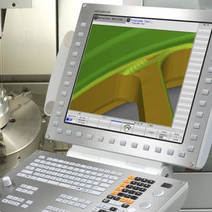 Die einzigartig detailgetreue 3D-Simulationsgrafik der TNC 640 unterstützt den Anwender dabei, fehlende Angaben oder Ungereimtheiten im Programm ohne Gefahr für Werkstück, Werkzeug und Maschine schon im Vorfeld einer Bearbeitung zu entdecken.