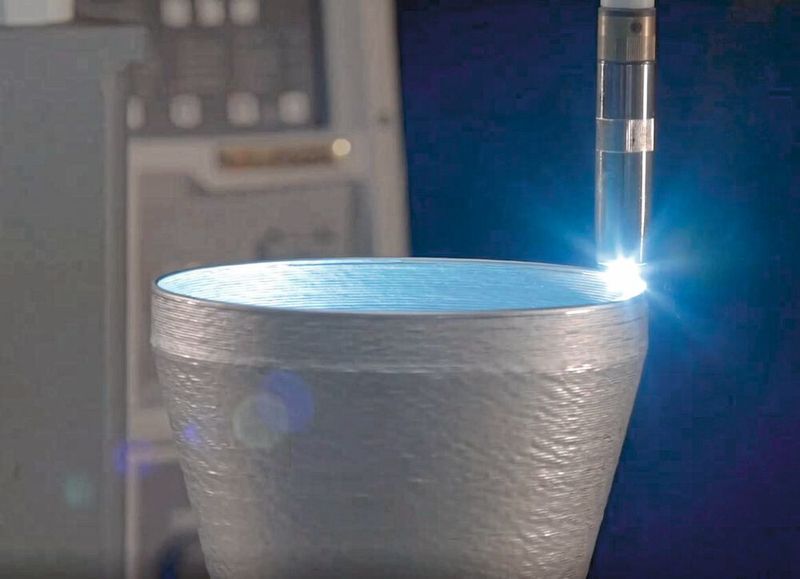 Bild 11: Lichtbogenauftragschweißen gehört zu den Verfahrenstechnologien für den 3D-Metalldruck mit Edelstahl Rostfrei. (Bild: WZV/OTC)