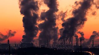 Hauptgründe, die Produktion in die Nähe der Absatzmärkte zu verlagern sind verbesserte Lieferzeiten, die Senkung von Personal- und Produktionskosten und die Erhöhung der Produktqualität. (Pixabay, SD-Pictures)