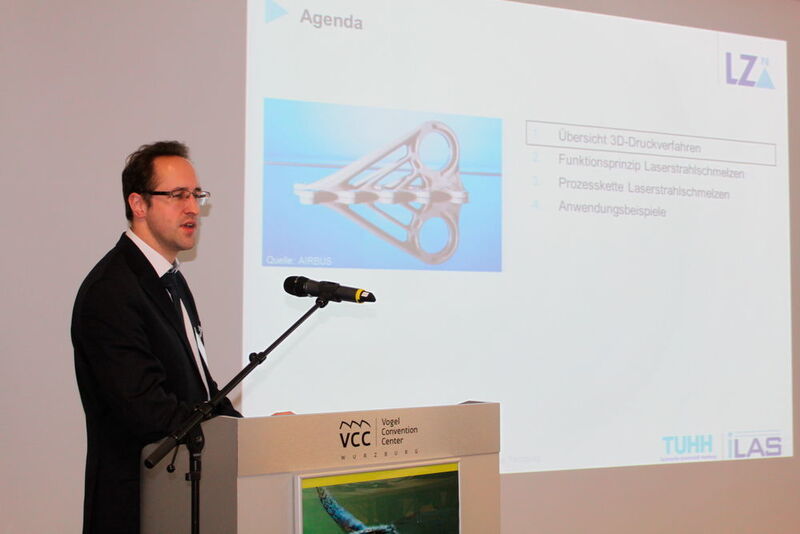 Dr. Dirk Herzog vom Laser Zentrum Nord gab in seinem Vortrag „Leichtbau durch Additive Fertigung“ einen Überblick zum industriellen 3D-Druck und seinen Verfahren. (V. Siegl/konstruktionspraxis)