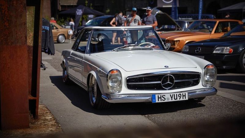 Ob Oldtimer, AMG, Youngtimer oder seltenes Einzelstück – alle stilvollen Sterne sind in Hattingen willkommen. Auch Smart-Freunde sowie Clubs, Foren und Interessengemeinschaften aus der Mercedes-Szene sind herzlich eingeladen. (Bild: Schöne Sterne)