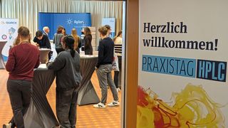 Der Praxistag HPLC bringt jedes Jahr Anwender und Hersteller der HPLC zusammen. Vorträge, Diskussionen und der direkte Austausch mit den Applikationsexperten stehen im Vordergrund. (Bild: VCG – Lüttmann)