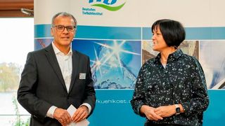 VDKL-Geschäftsführer Jan Peilnsteiner und Dr. Sabine Eichner, Geschäftsführerin des DTI, moderierten das diesjährige „Kälteforum“ in Wilhelmshaven. (Bild: VDKL)