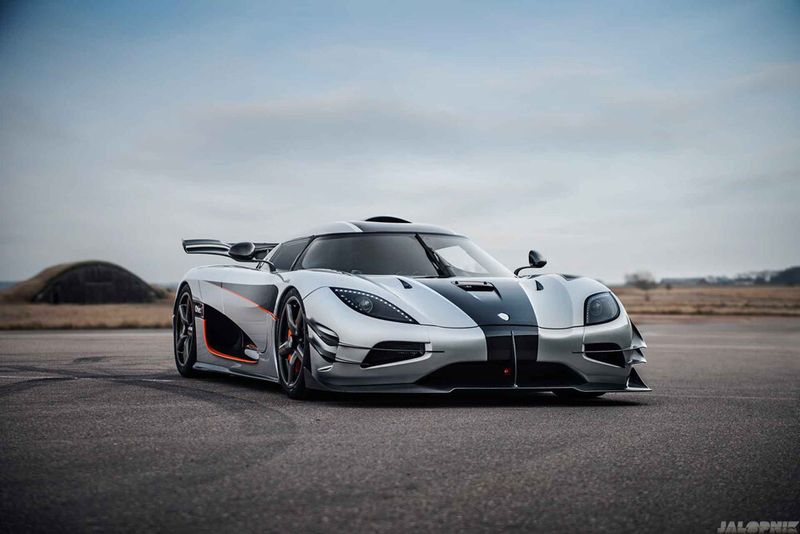Gute Aerodynamik: dank Carbon Chassis und der hohen Motorleistung schafft es der Koenigsegg One:1 mühelos auf 440 km/h - Freie Fahrt vorausgesetzt! (Bild: Koenigsegg)