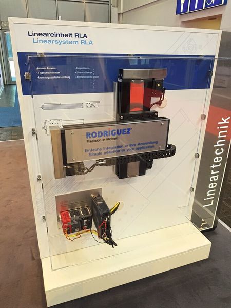 Am Stand von Rodriguez: kombiniertes Linearsystem RLA. (S.Häuslein/konstruktionspraxis)