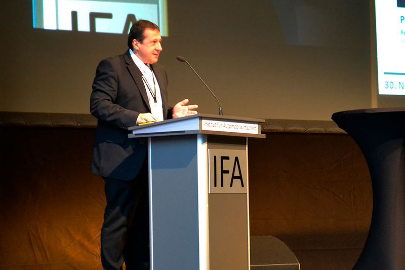 Professor Andreas Frey, Rektor der Hochschule für Wirtschaft und Umwelt Nürtingen/Geislingen, sprach ein Grußwort an die Gäste des IFA-Kongresses. (Bild: Seyerlein)