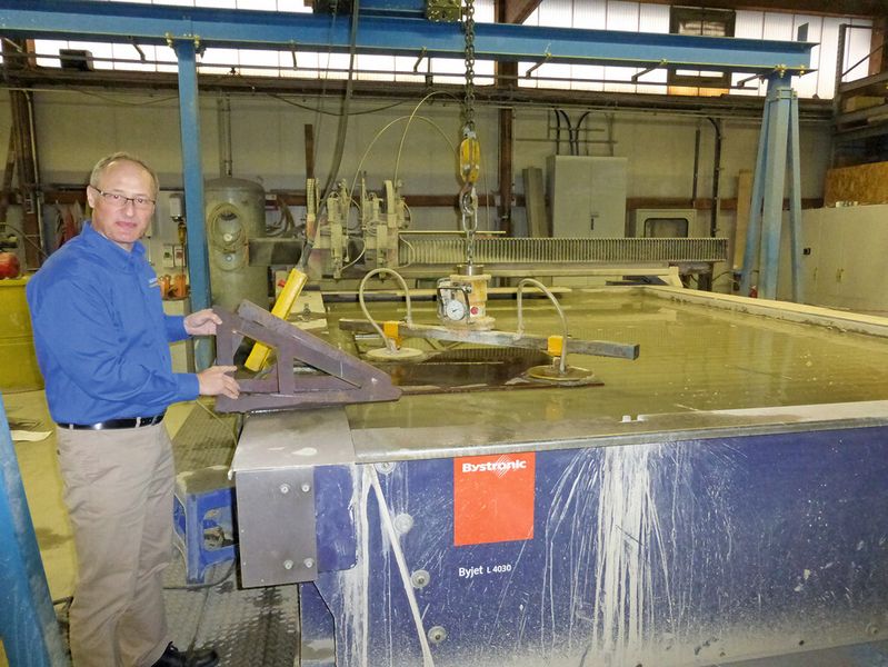 In der Produktionshalle zeigt Lange die Bystronic By-Jet L4030 mit zwei parallel arbeitenden Schneidköpfen. (Bild: Finus)