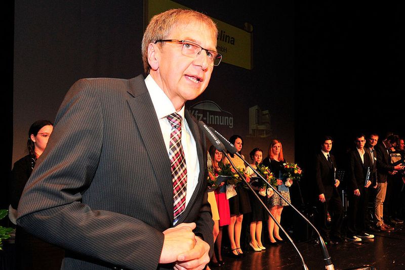 Karl-Heinz Breitschwert, Obermeister der Kfz-Innung Mittelfranken: „Wir geben Ihnen Ihre Kinder ausgebildet zurück.“ (Zietz)