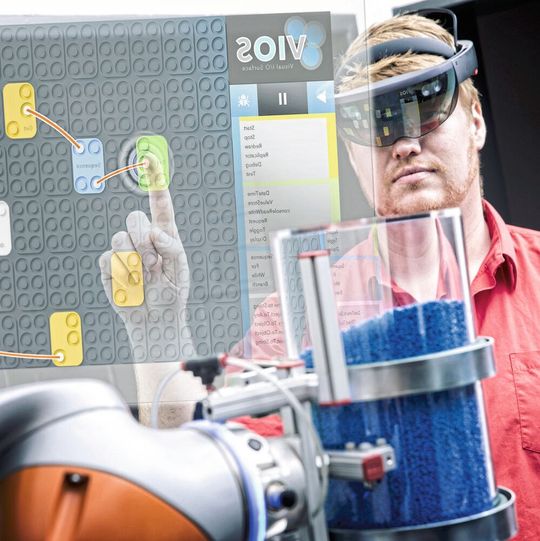 Damit die Kunden diese positiven Eigenschaften auch bestmöglich ausschöpfen können, setzt Opdenhoff im Bereich von Kundenschulungen vermehrt auf Virtual Reality. (Bild:  Opdenhoff Technologie)