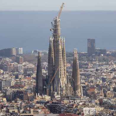 Die sechs zentralen Türme der Sagrada Familia wurden mithilfe leistungsfähiger Klebstoffe von Henkel fertiggestellt. (Bild: Henkel)