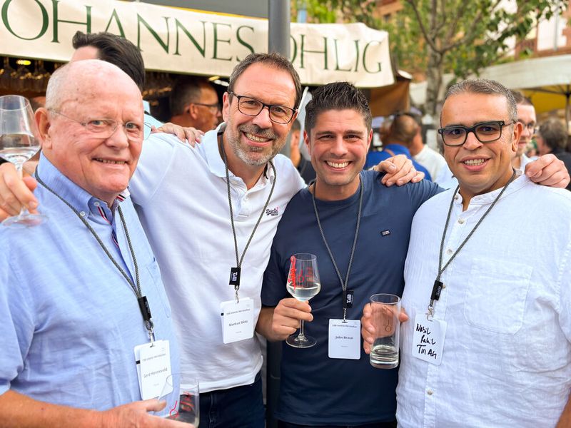 (v. l.) TIM-Vorstand Gerd Henneveld mit Markus Götz, John Braun (Nutanix) und Nabil Rahil. (Bild: TIM AG)