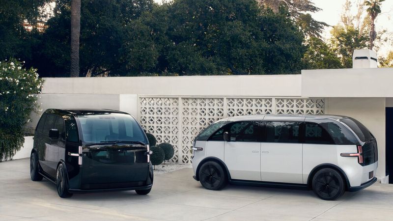 Sie nutzen die neuen Möglichkeiten der neuen Antriebstechnik bei Design und Packaging konsequent aus und schaffen so viel Raum in einem von der Seite betrachtet nahezu symmetrischen Auto. (Bild: Canoo)