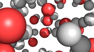 Nach knapp 70 billardstel Sekunden (Femtosekunden) haben sich die Wassermoleküle bereits weitgehend in Wasserstoff (weiß) und Sauerstoff (rot) getrennt.  (Carl Caleman, DESY/Universität Uppsala)